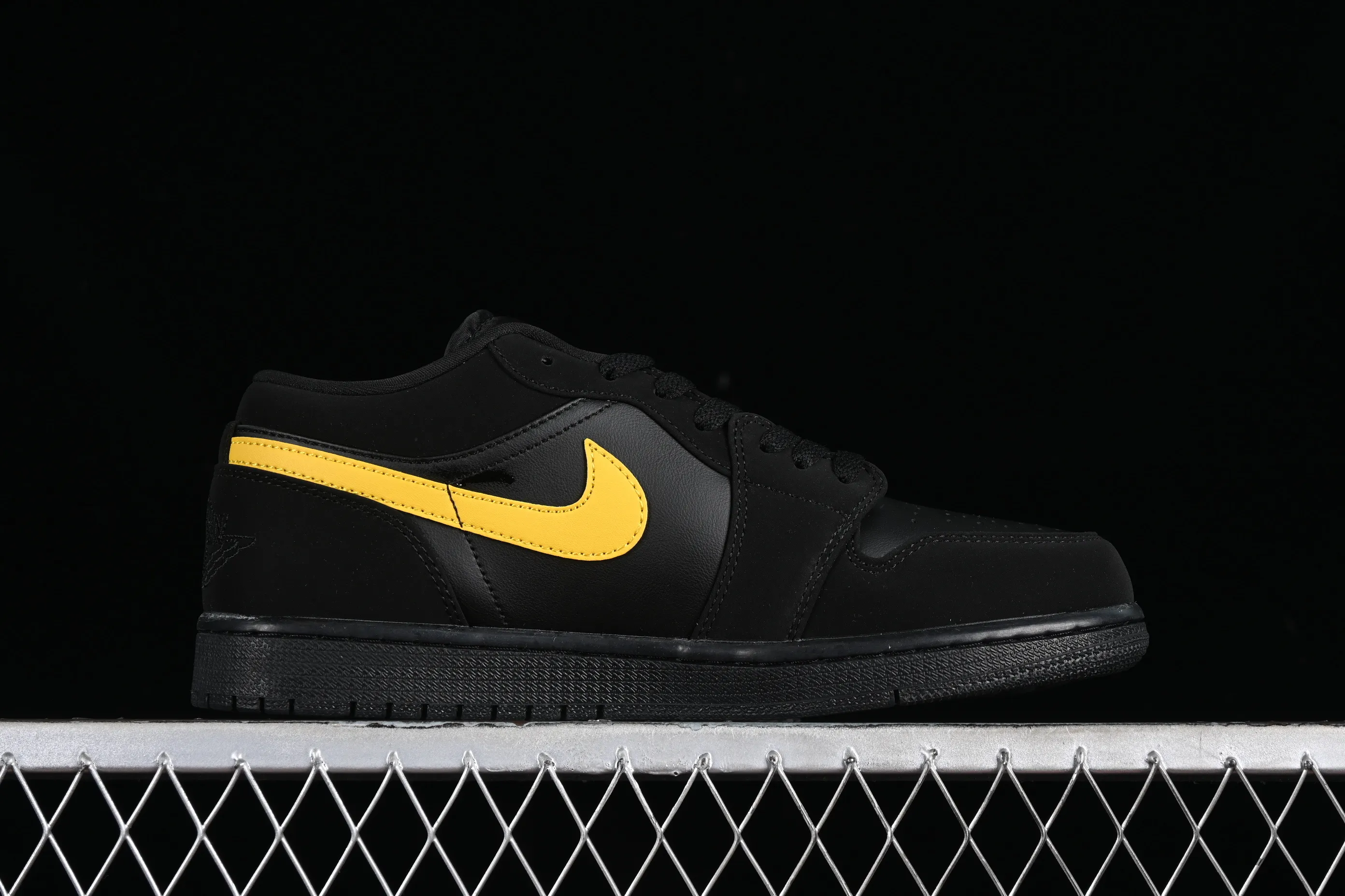 All categories Air Jordan Jordan series basketball shoes Air Jordan 1 Low Z version Air Jordan 1 Low AJ1 Joe 1 black gold hook low-top cultural leisure sports sneakers 553558-071